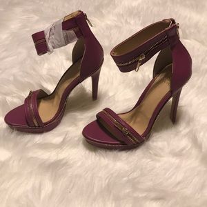 Scene by Shoe Dazzle Purple Heels